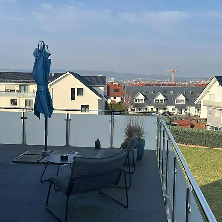 Mit Grosser Terasse